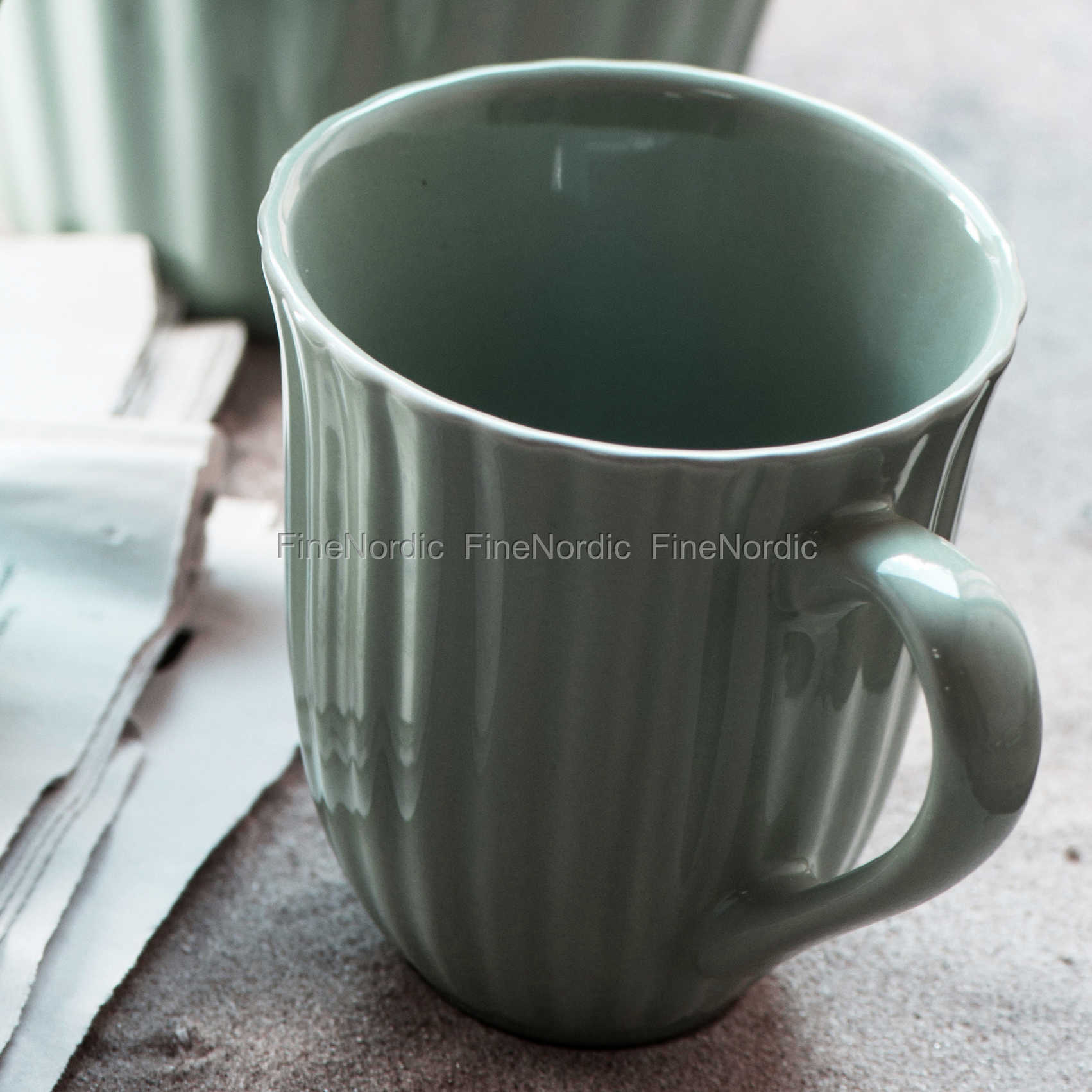 Ib Laursen Becher mit Henkel und Rillen aus Keramik - Mynte Green Tea