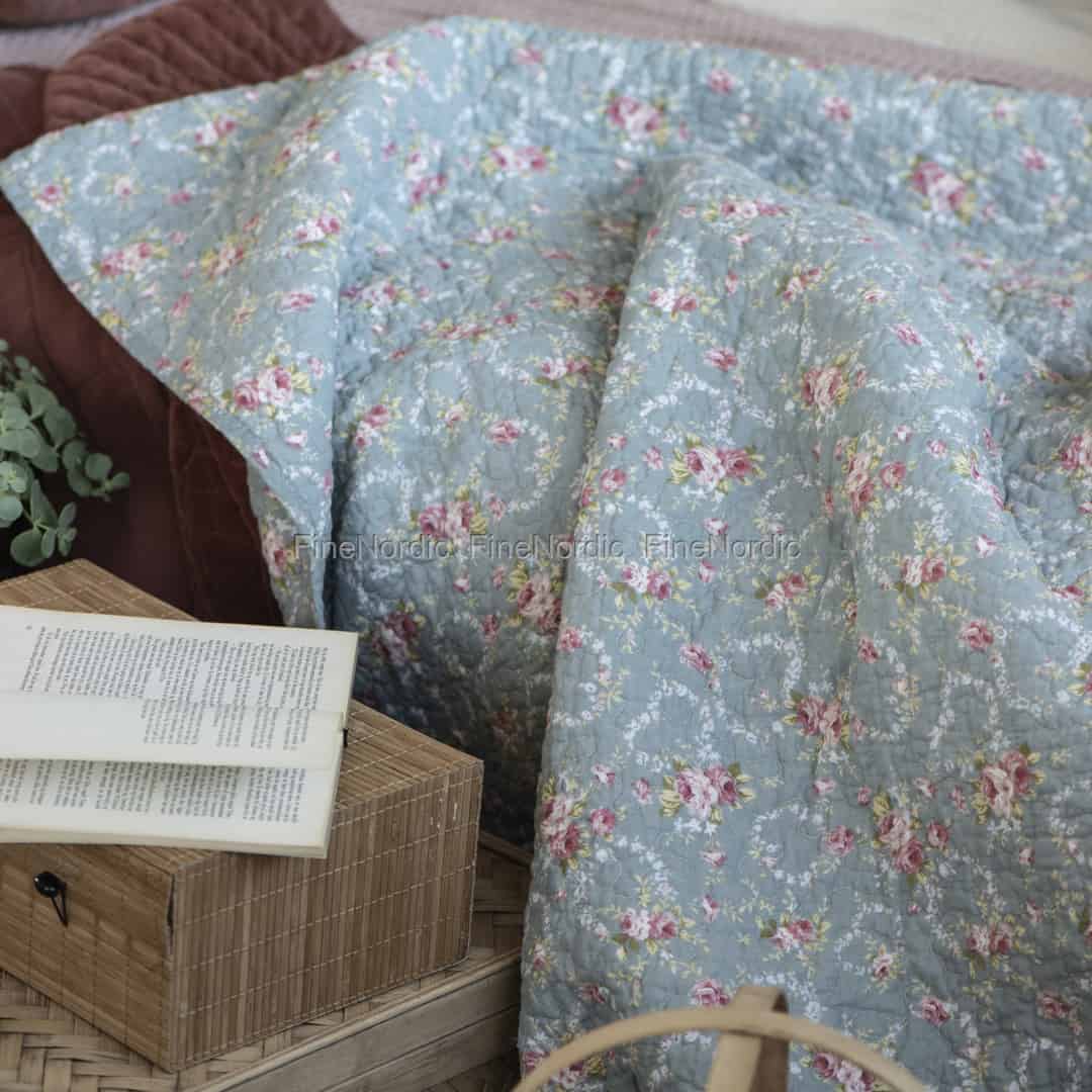 ib-laursen-quilt-hellblau-mit-blumenmuster-130-x-180-cm image ib-laursen-quilt-hellblau-mit-blumenmuster-130-x-180-cm Web - web Agen Betting Online Yang Top